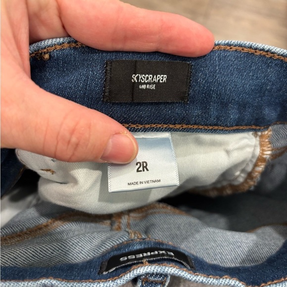 EXPRESS Skyscraper mid rise jeans with slit at the ankle size 2 - Picture 2 of 6